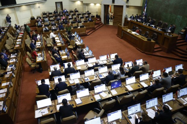 Vista general de la sesion de la Camara de Diputados en la que se vota la ley Nain Retamal. Foto: Raul Zamora/Aton Chile.
