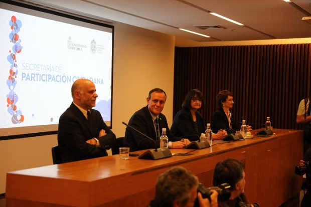 Lanzamiento de Secretaría de Participación Ciudadana. De izquierda a derecha: Álvaro Elizalde, presidente del Senado; Ignacio Sánchez, rector Universidad Católica; Rosa Devés, rectora Universidad de Chila; Carolina Tohá, ministra del Interior. Foto: Universidad de Chile