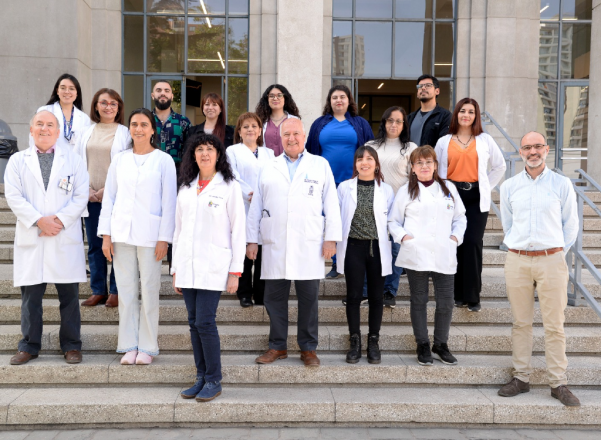 El doctor Sergio Vargas explica que la investigación parte de un descubrimiento de la biología estructural del virus que permitió reconocer un “talón de Aquiles” del virus respiratorio sincicial. 