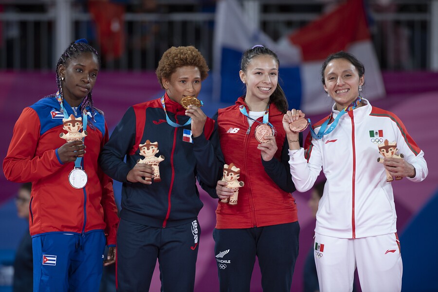 Mary Dee Vargas con el bronce que ganó en Lima 2019.