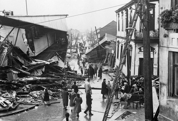 El terremoto de Valdivia es el de mayor intensidad registrado en la historia alcanzando 9,5 grados Richter.