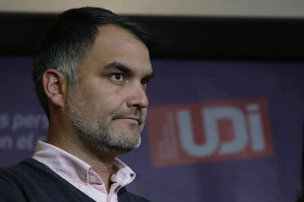 Santiago, 28 de junio de 2023. El presidente de la UDI, Javier Macaya presenta el grupo de abogados que estaran a cargo de investigar en mayor profundidad el caso convenios. Dragomir Yankovic/Aton Chile