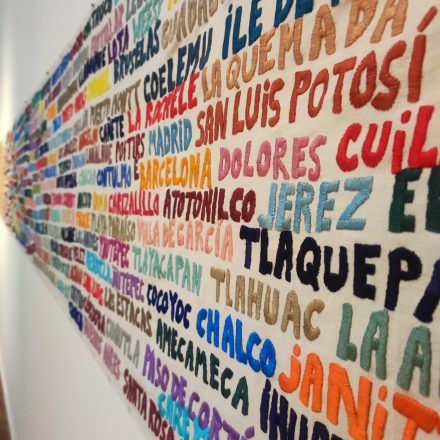 Imagen detalle de la obra "Chile: Amnesia de la verdad". 