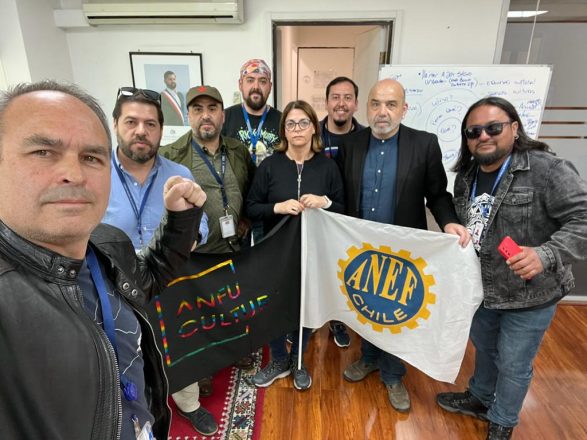 Anfucultura y ANEF en primer día de ocupación pacífica de la oficina de la ministra de las Culturas, Carolina Arredondo.