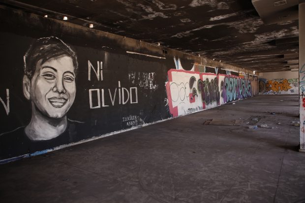 Santiago 18 febrero 2021. El senador Alejandro Guillier y el lder del PRO Marco Enrquez-Ominami, visitan viejas dependencias de las bodegas Kayser, en seal de apoyo a la iniciativa ciudadana #TeatroPaRenca, que busca reciclar ese espacio y transformarlo en uno de memoria y futuro. Marcelo Hernandez/Aton Chile