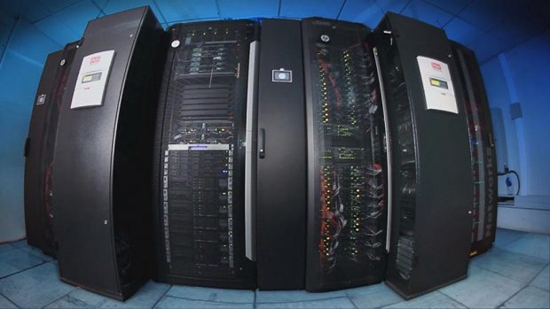 El profesor Jaime San Martín comenta que en este momento se encuentra abierta una licitación por $1.050 millones de pesos para la construcción de un nuevo supercomputador para Chile, infraestructura con la que se espera cubrir las necesidades de supercómputo del país para los próximos tres años.