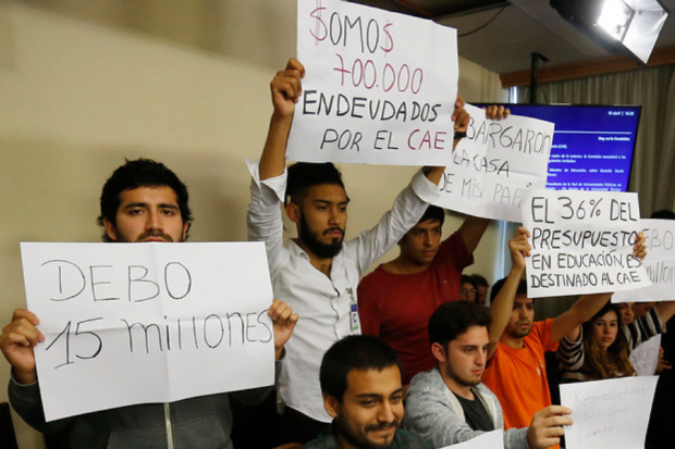 Deudores del Crédito con Aval del Estado (CAE).