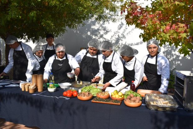 alumnos liceo paredones en degustacion lolol abril 2023 (4)