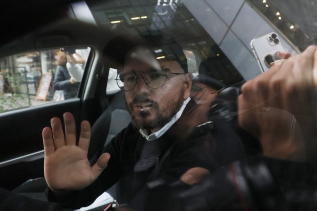 El ex ministro de Desarrollo Social, Giorgio Jackson, tras salir desde la Fiscalía Nacional.