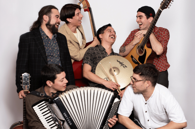 La Algarabía banda de cueca fusión. Foto: Gloria Henríquez