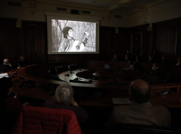 Ceremonia por la donación de Hernán Quintana al Archivo de la Escena Teatral UC. Foto: EscenaTeatralUC (Instagram)