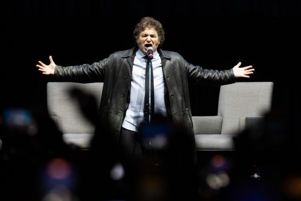 El presidente de Argentina, Javier Milei, en la presentación de su libro 'Capitalismo, socialismo y la trampa neoclásica' en el Luna Park MATIAS BAGLIETTO 22/5/2024 Europa Press