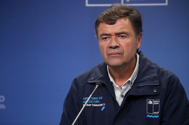 Santiago, 19 de abril 2024. Gobierno Informa abordan la caída de la Canasta Básica de Alimentos y cómo esto beneficia a las familias del país, participan la ministra de Desarrollo Social y Familia, Javiera Toro, y el Ministro de Agricultura, Esteban Valenzuela. Jonnathan Oyarzun/Aton Chile