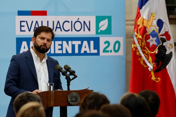 El Presidente Gabriel Boric encabeza la presentación de los proyectos de ley Sistema Inteligente de Permisos y Evaluacion Ambiental 2.0 / Foto: Agencia Aton