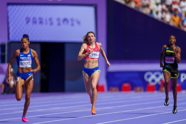 Fotografía de la atleta Martina Weil en la pista.