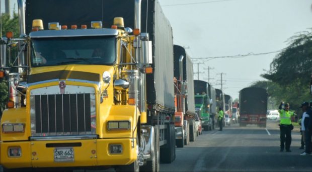 Colombia: el paro de camioneros pone a prueba al gobierno de Gustavo ...
