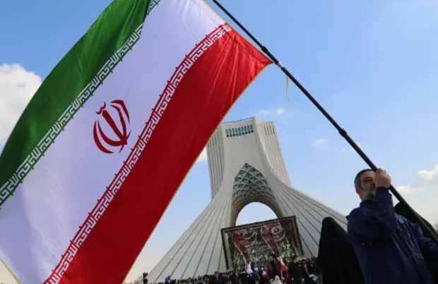 Bandera de Iran en Teheran