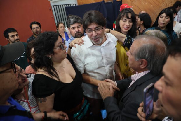 Daniel Jadue tras votar en elecciones municipales y de gobernador.