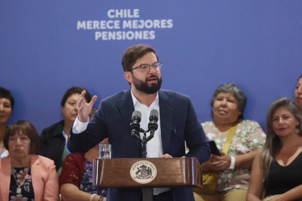 Boric en encuentro ciudadano por pensiones