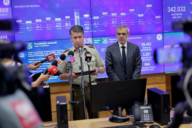 El ministro del Interior y Seguridad Pública (s), Luis Cordero Vega, acompañado por el director nacional de Orden y Seguridad de Carabineros, general inspector Rodrigo Espinoza Olea, entrega un balance de la gestión desarrollada en el contexto de las Fiestas de Fin de Año.