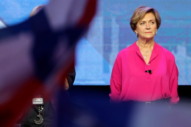 Evelyn Matthei durante su proclamación como candidata presidencial de la UDI.