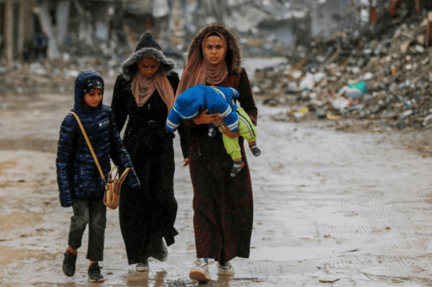 Palestinas desplazadas regresan a Gaza