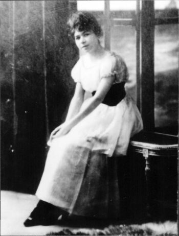 Alfonsina Storni a los 24 años cuando publicó "La inquietud del rosal". Archivo General de la Nación Argentina