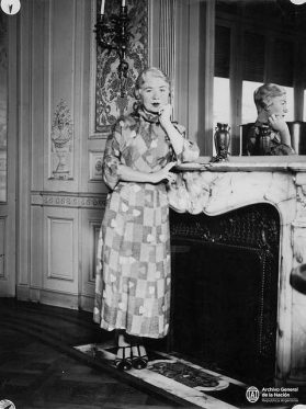 Alfonsina Storni posando. Archivo General de la Nación Argentina