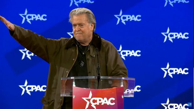 Captura de pantalla video CBS19. Discurso de Steve Bannon en la Conferencia Política de Acción Conservadora.