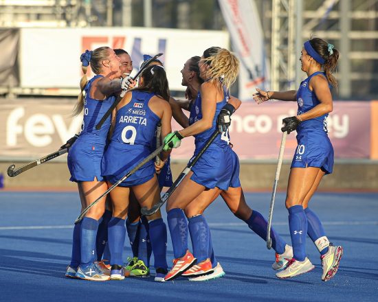 27 de FEBRERO del 2025/SANTIAGO Partido valido por la Nations Cup Hockey, entre las Selecciones de Chile vs Estados Unidos, Disputado en Centro Deportivo de Hockey Césped Claudia Schüler FOTO: JORGE DIAZ/CHILE HOCKEY