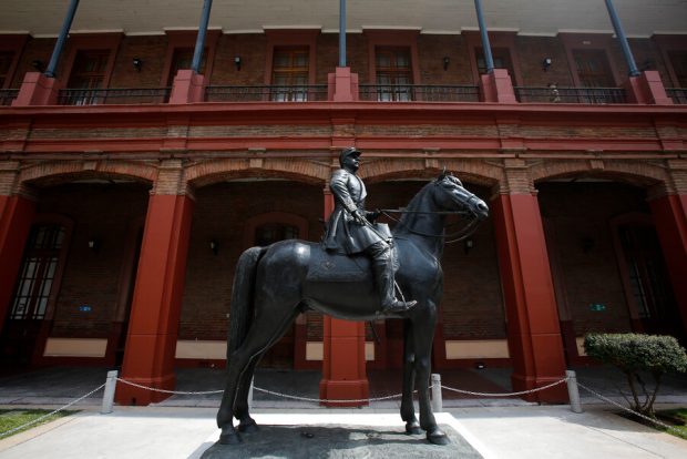 Monumento de General Baquedano es reinstalado en el Museo Historio Militar