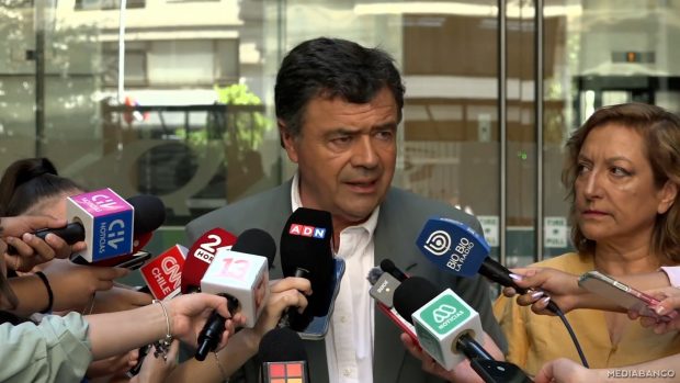 Punto de prensa en la Fiscalía Nacional, del ministro de Agricultura, Esteban Valenzuela y la directora nacional de Conaf, Aida Baldini.