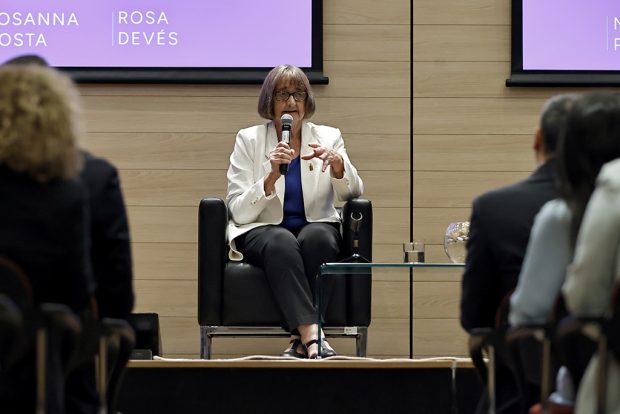 Rectora Rosa Devés en el foro "Mujeres que inspiran".