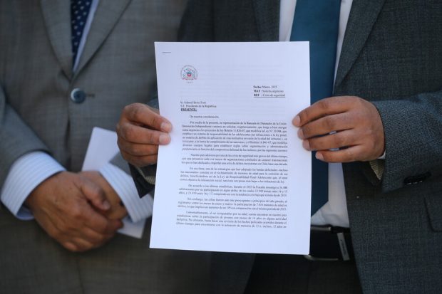  carta dirigida al Presidente Gabriel Boric solicitando urgencia a dos proyectos de ley: uno que rebaja la edad de responsabilidad penal.