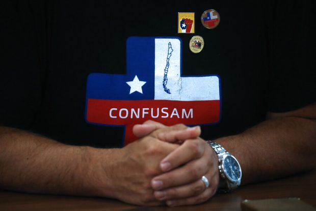 Camiseta con el logo de Confusam.