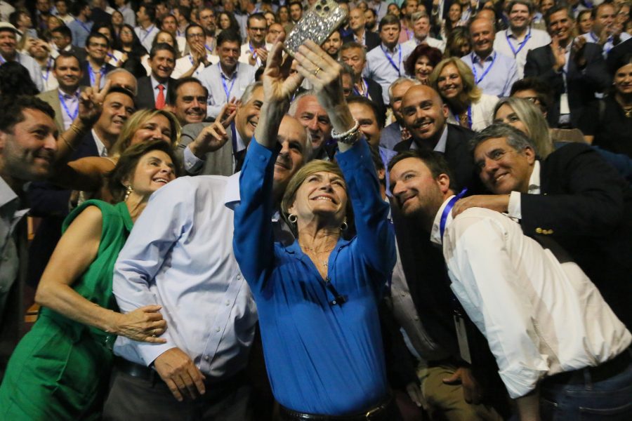 Evelyn Matthei, en el Teatro Oriente de la comuna de Providencia. Foto:Dragomir Yankovic/Aton Chile