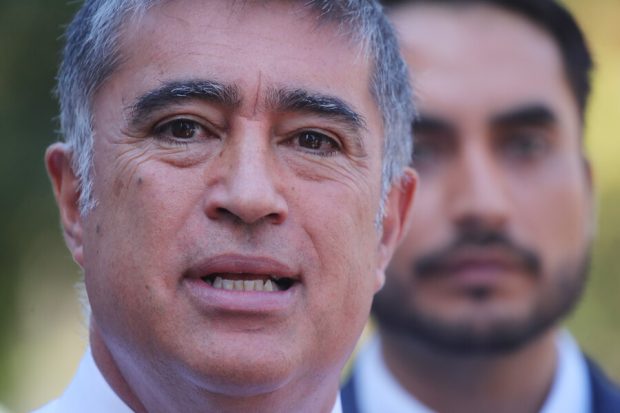 Primer plano del alcalde de Santiago, Mario Desbordes.
