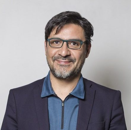 Mauro Basaure, Investigador asociado del Centro de Estudios de Conflicto y Cohesión Social (COES) y director del Programa de Doctorado en Teoría Crítica y Sociedad Actual de la Universidad Andrés Bello (UNAB). 