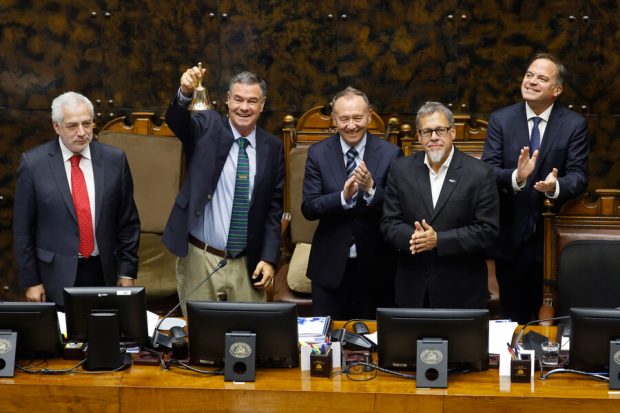 Los senadores Manuel José Ossandón, José García, Ricardo Lagos y Matías Walker en la testera del Senado.