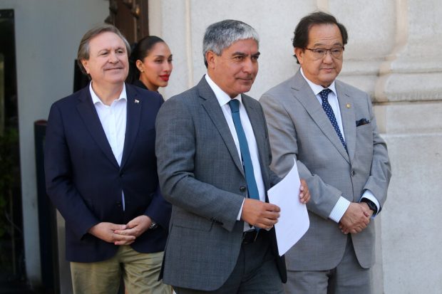 Diputados UDI entregan carta dirigida al Presidente Gabriel Boric. 