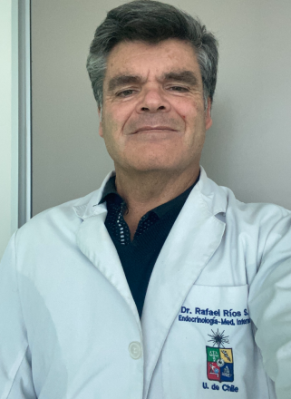 Doctor Rafael Ríos, endocrinólogo especialista en ajuste hormonal, académico del Departamento de Medicina Interna Centro de la Facultad de Medicina de la Universidad de Chile.
