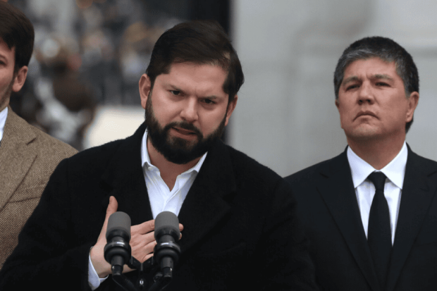 Presidente Gabriel Boric y el ex subsecretario del Interior, Manuel Monsalve.