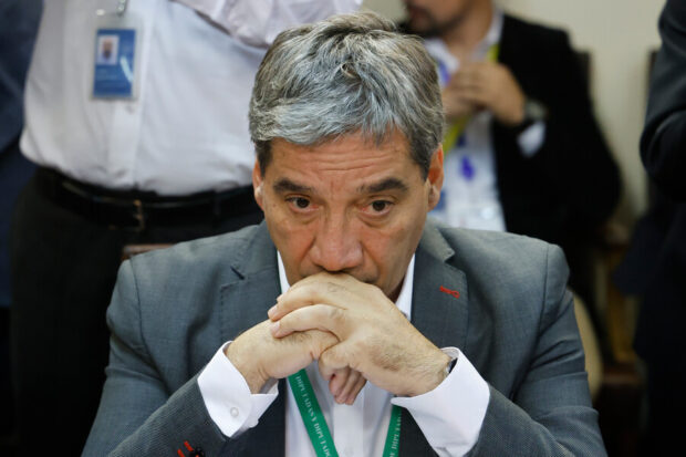 Gonzalo Durán con cara de preocupación.