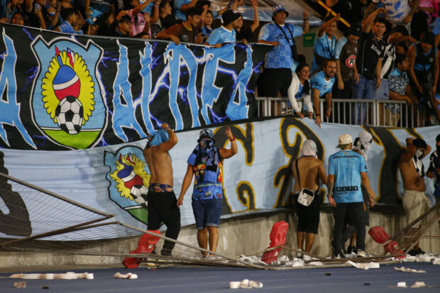 Hinchada de Iquique suspende partido