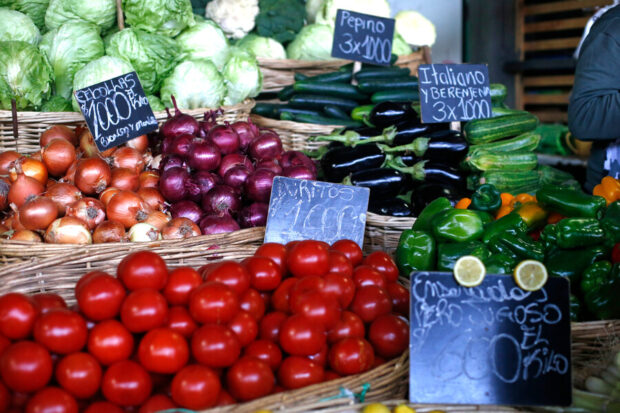 Fotos referenciales de frutas y verduras.