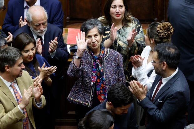 Isabel Allende destituida como senadora
