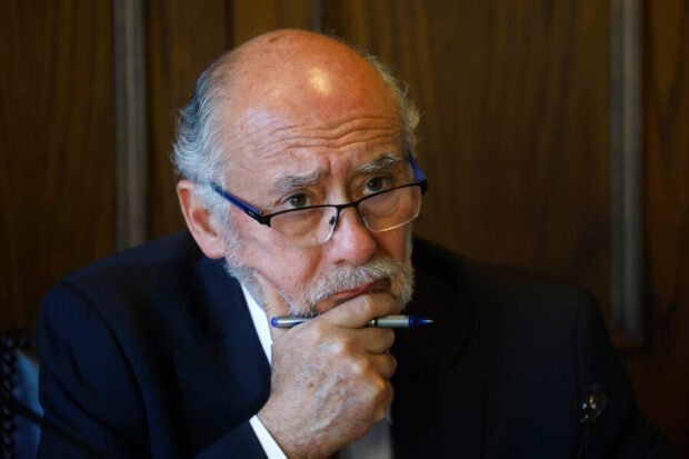 Senador Iván Flores (DC).