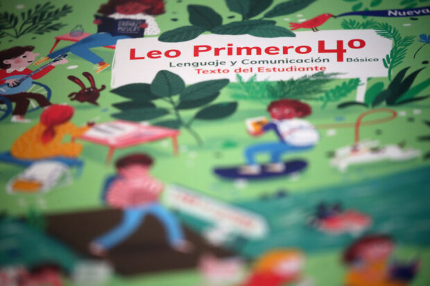 Imagenes referenciales de utiles y textos escolares previo al inicio de clases 2025.