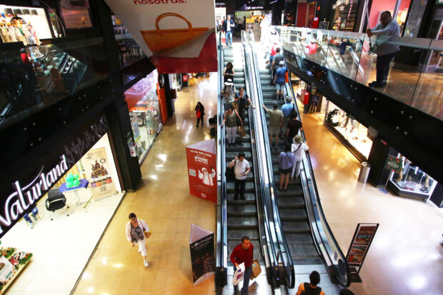 Frontis de una tienda de Ripley