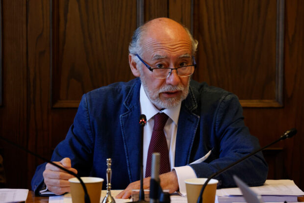 Senador Iván Flores participa de la Comisión de Seguridad Pública del Senado.